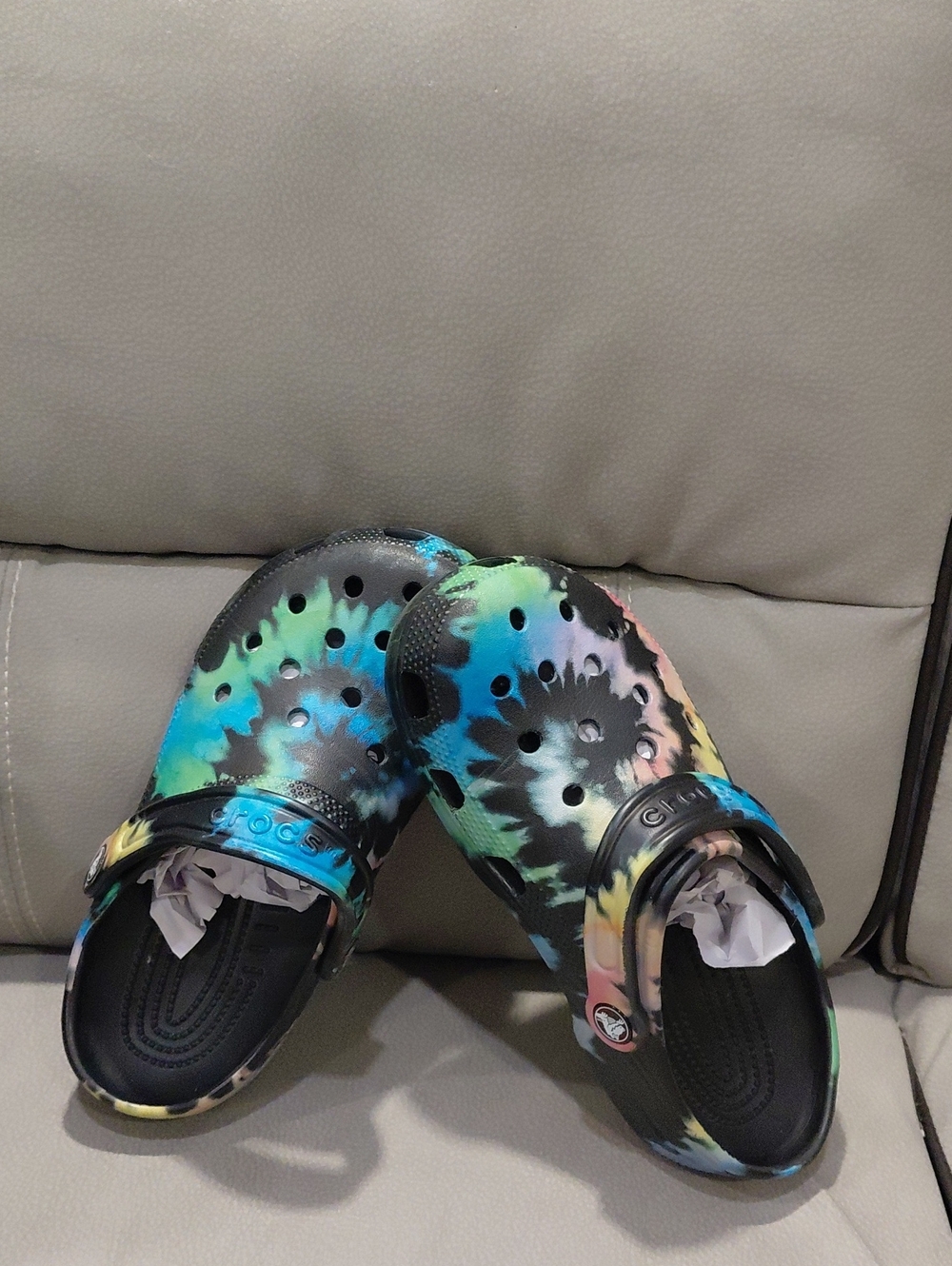 CROCS TIE DYE WOMEN'S SIZE 8 - Picture 7 of 9